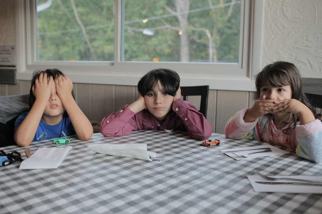 Photo Kids wearing Fitbit
